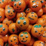 milkchocolatepumpkinballpumpkinsfoiledballshalloweensweets2