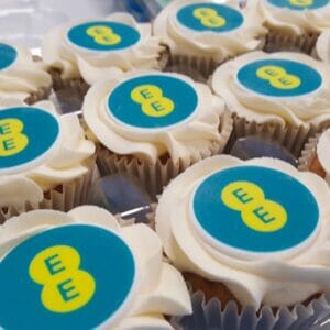 ee branded cupcakes